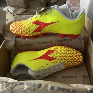 Diadora Cattura Youth Soccer Cleats, - SIZE 5 - NEW In Box ,bright Yellow/Red
